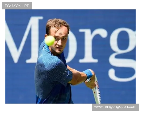 梅德韦杰夫夺得2026年巴黎大师赛冠军 成就职业生涯新高峰