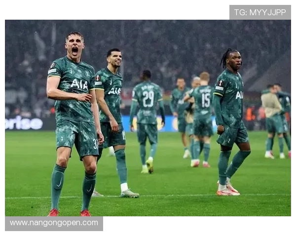 欧洲冠军联赛小组赛揭幕战巴黎逆转曼联展现强大进攻火力